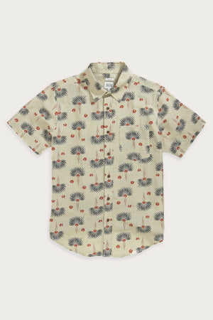 The Bridge & Burn Harbor Slim Shirt / Aloha Floral is a short-sleeve, button-up shirt in linen-cotton, featuring a light beige base with dark blue fan leaves, red flowers, a collar, and a relaxed fit for easy comfort.