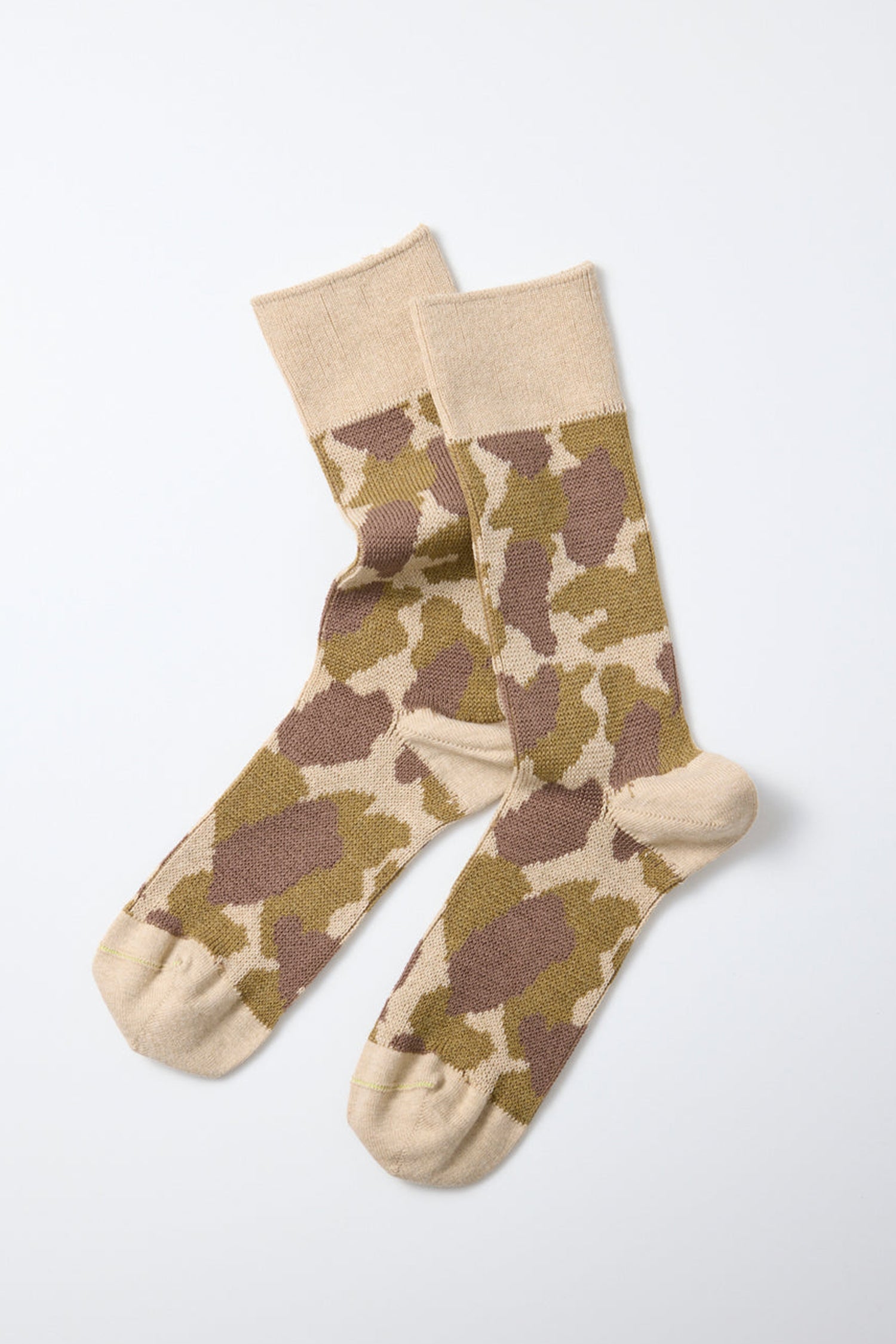 The RoToTo Duck Hunter Camo Socks in L. Beige are crew-length comfort socks featuring a beige, brown, and olive green camouflage pattern. Made in Japan by RoToTo, they are displayed on a white background.